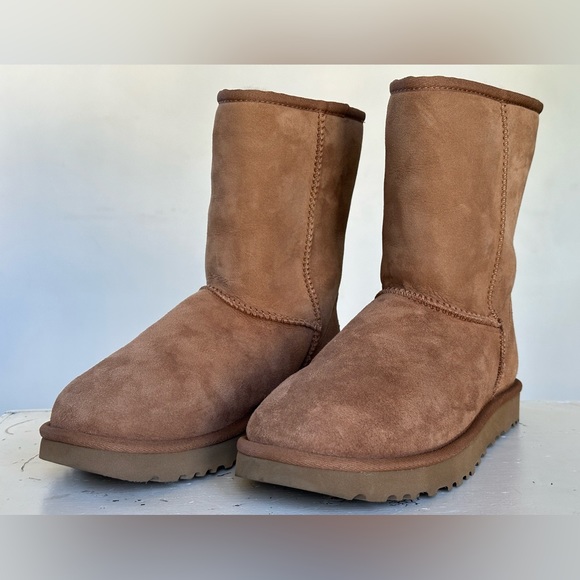 UGG W Classic Short II Chestnut Women's Size 8